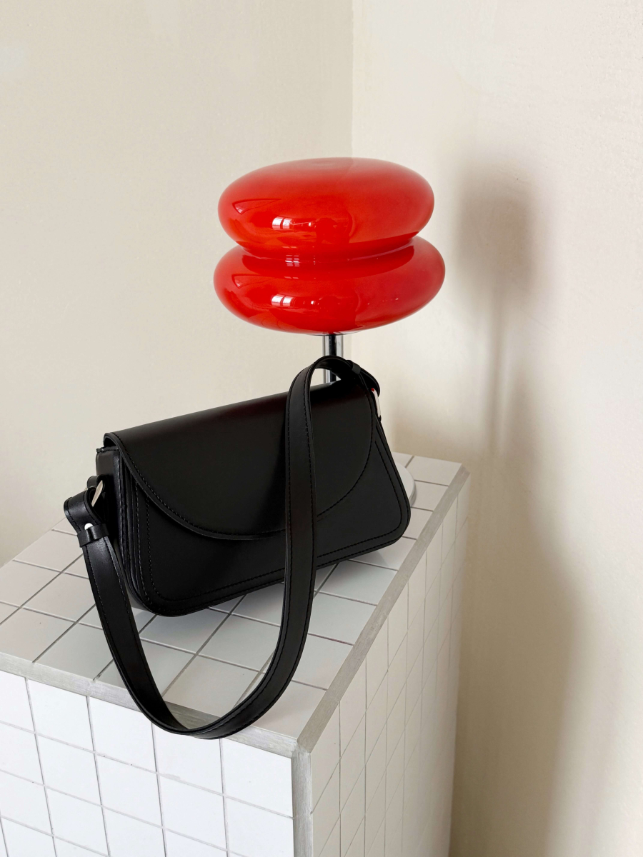 Клатч-багет з напівкруглим клапаном ОЛІВІЯ чорний LEMAN LM4865-1